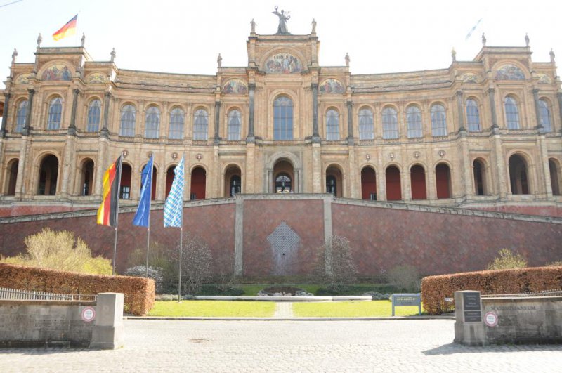 Der Deutsche Freundeskreis der Innsbrucker Universitäten war auch heuer wieder zu Gast im prunkvollen Bayerischen Landtag.